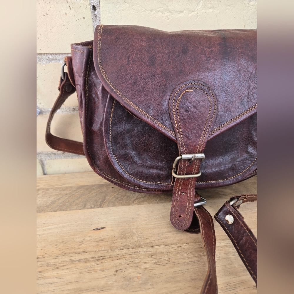 Vintage Style Leather Satchel - Picture 2 of 13